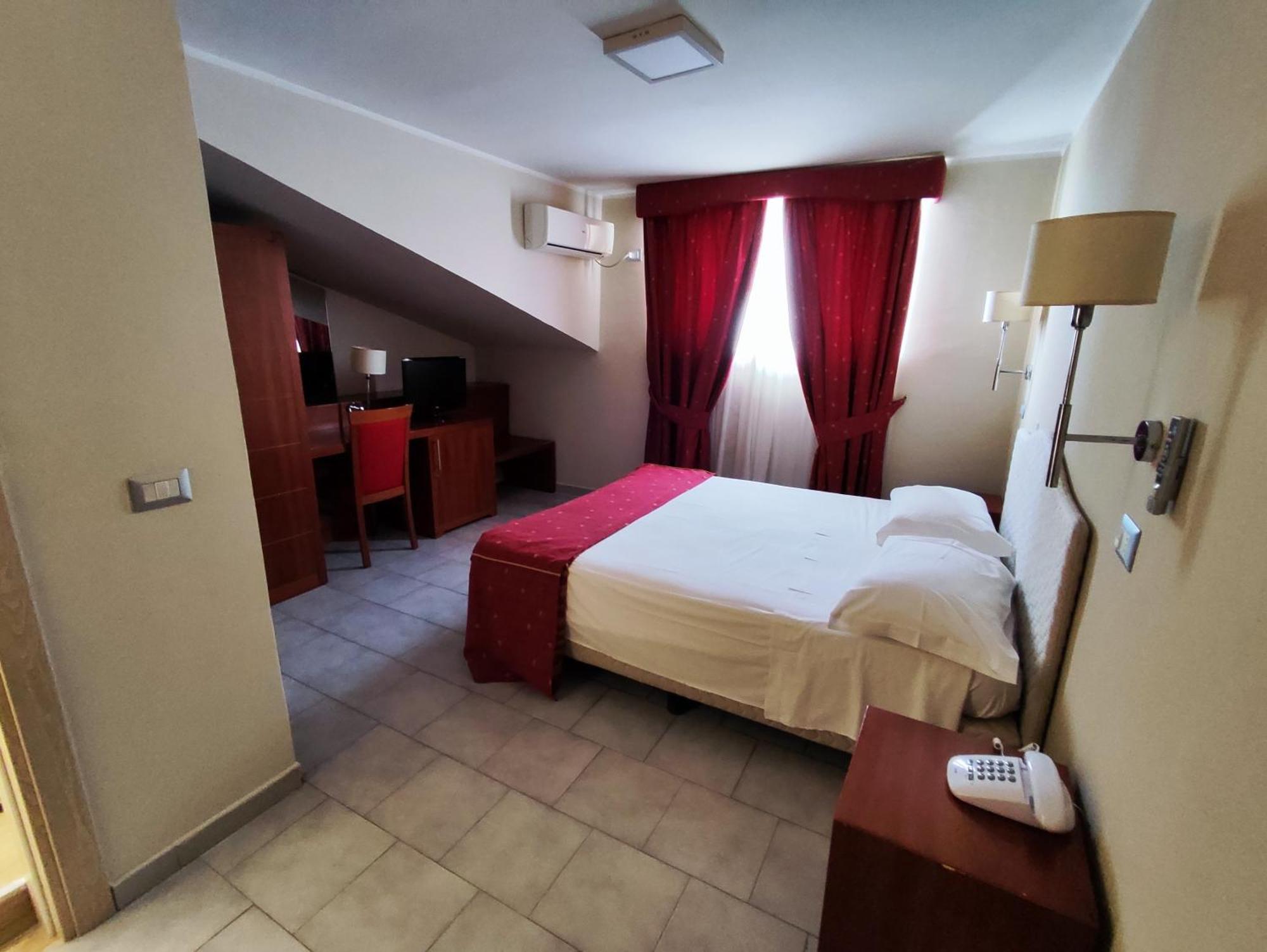 Pisani Hotel San Nicola La Strada Kültér fotó