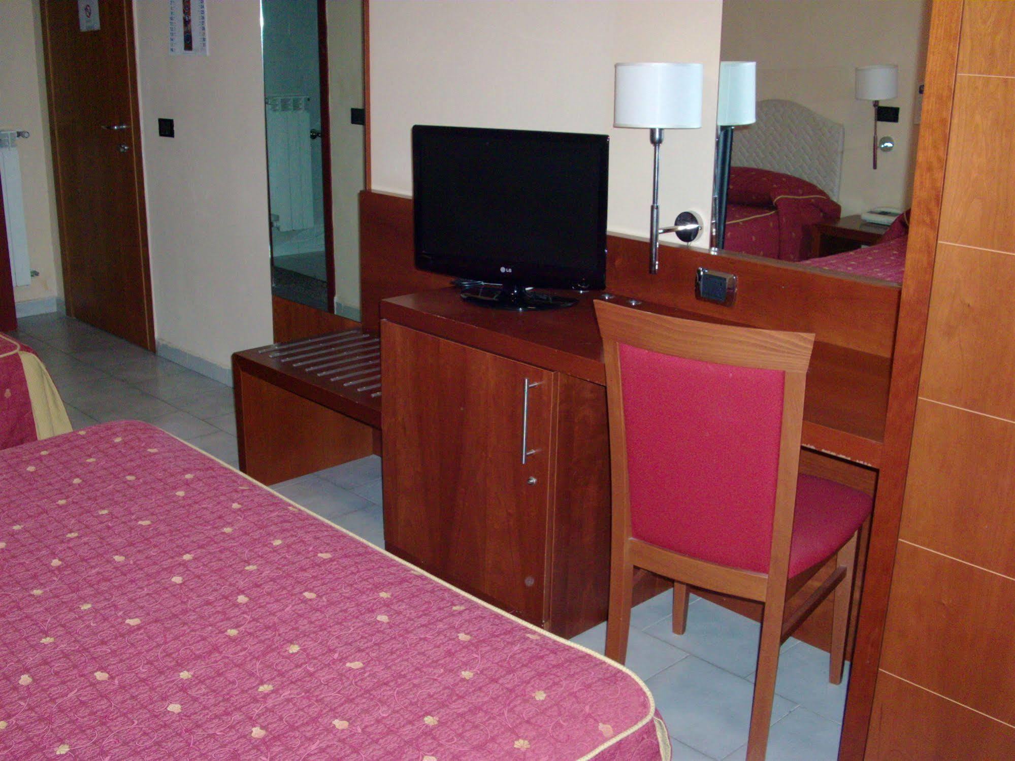 Pisani Hotel San Nicola La Strada Kültér fotó